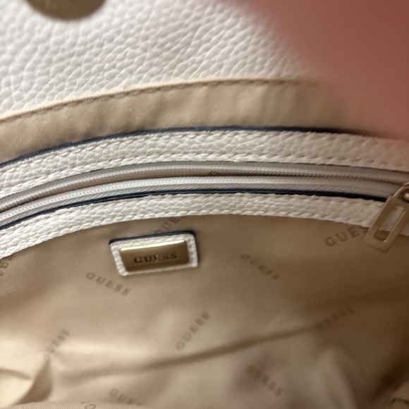 Guess purse - Picture 5 of 5